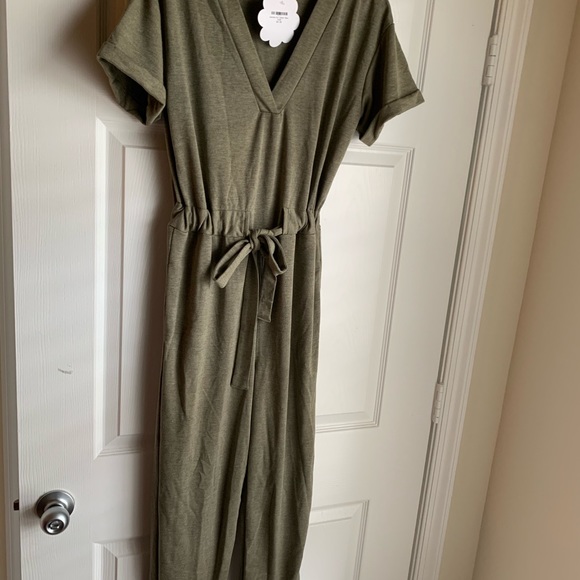 Olive jumper NWT - Picture 3 of 4